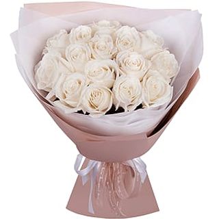 Белые розы 15 шт. в упаковке