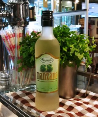 Bot. Licor manzana +hielo