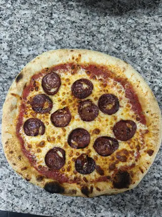 Pizza Clásica De Chorizo (28 Cm.)
