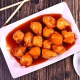 135. Панирано пилешко месо в сладко-кисел сос (450г)