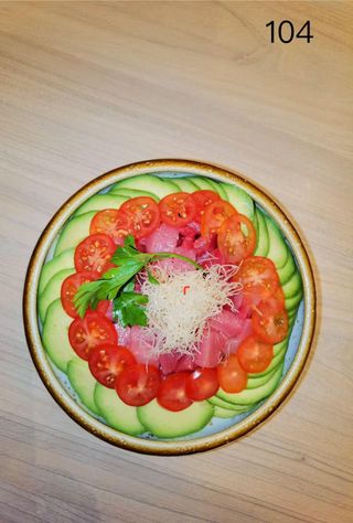 104. Cirashi de atún y aguacate