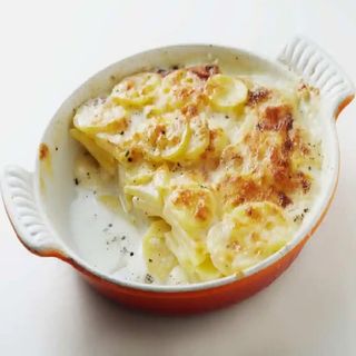 Patatas Con Pollo Y Queso Gratinado