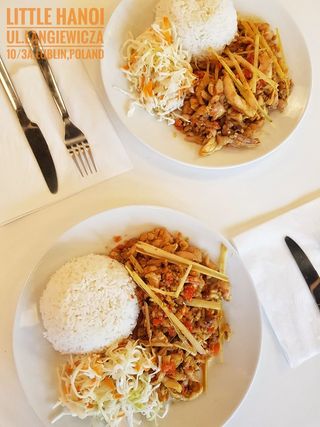 Kurczak po tajsku z ryżem i surówką