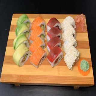 130.Uramaki Variado (16 Pzs.)