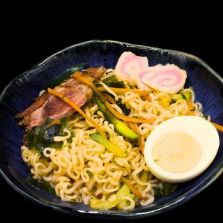 Ramen in brodo con manzo