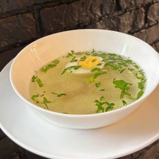 Бульон курячий з яйцем