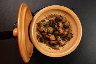 Ciuperci in sos de vin