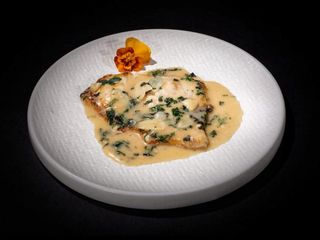 Pesce spada con salsa basilico e aglio