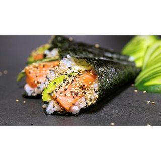 Temaki de salmón (1 pieza)