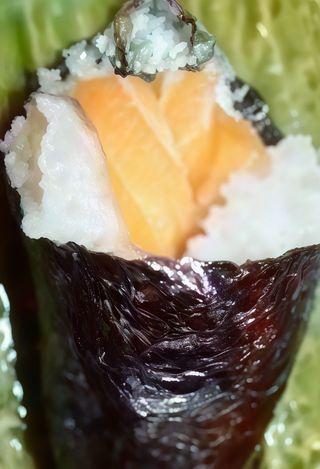 128. Temaki Salmón