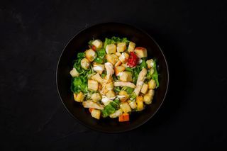 Ensalada Cesar Con Pollo A La Brasa