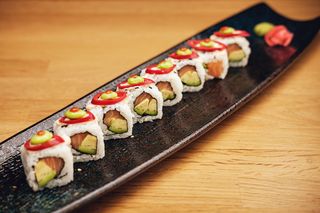 Uramaki special super spicy salmon