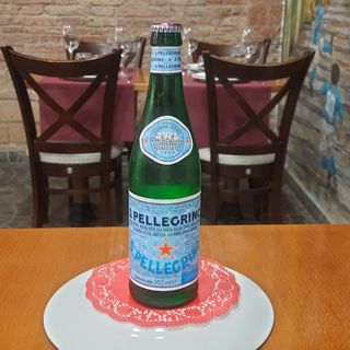 Acqua San Pellegrino frizzante 500ml.