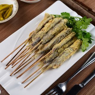 Мойва на шпажках 