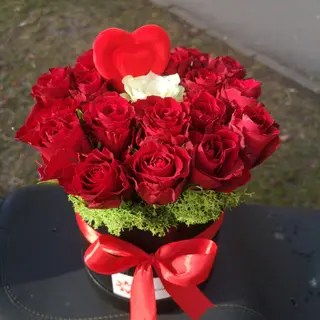 Cutie 15 trandafiri 