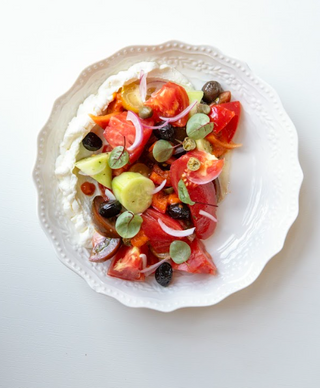 Греческий с сырным муссом и хариссой 