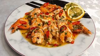 Creveti în sos de rodie