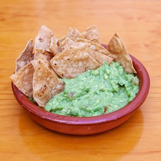 Nachos con guacamole