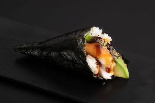59. Temaki De Gambas Rebozadas Y Aguacate