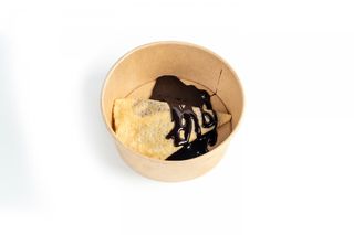 Crêpe de chocolate con sirope y nata montada