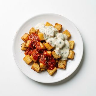 Patatas Dos Salsa Cabrales Y Brava