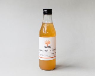 Kombucha cu fructul pasiunii