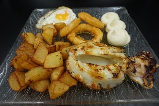 Sèpia Amb Calamars, All I Oli, Ou Ferrat I Patates
