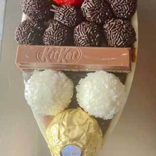 Ovo de colher ferreiro rocher e coco 200g
