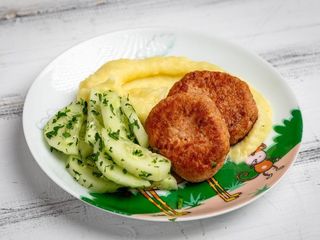 Котлети з лосося з картопляним пюре (70/100/60g)