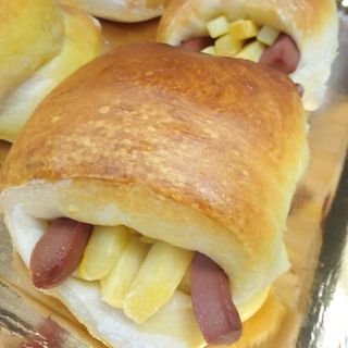 Fagottino con würstel e patatine