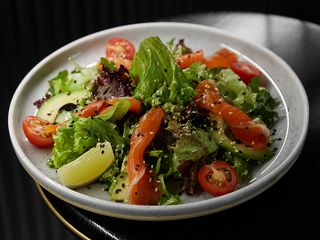 Салат з лососем (360г)