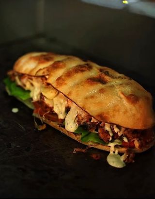 Sendvič u domaćoj ćabati sa pršutom