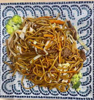 20. Tallarines Fritos con Ternera