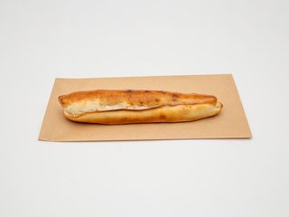 Precel z twarożkiem i ogórkiem