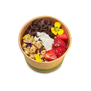 Chia bowl con fresa y chocolate