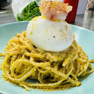 Linguine al pesto di pistachio e burrata
