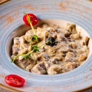 Язик з грибами у вершковому соусі (300г)