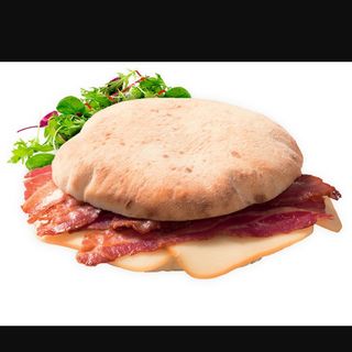 Puccia bacon mozzarella e salsa tonnata