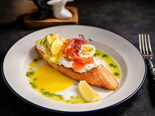 Брускета лабне з сьомгою та авокадо (200g)