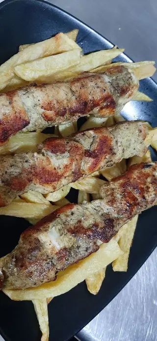 Brochetas De Pollo (Ración)