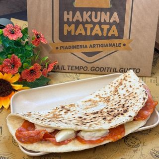 Salame piccante con un formaggio a scelta