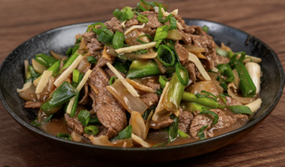 36. Ternera Con Cebolleta Y Jengibre