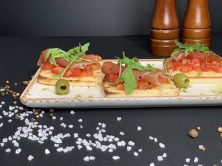 Bruschette sa pršutom