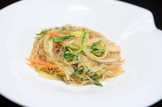 Spaghetti di soia con verdure