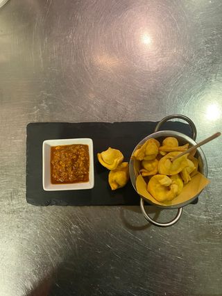 Cappelletti fritti con intingolo di ragù