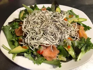 Salmón Ahumado Y Gulas