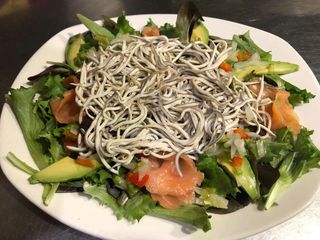 Salmón Ahumado Y Gulas