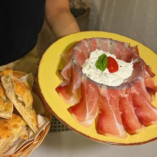 Stracciatella Servida Con Speck