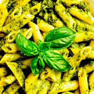 Pasta al pesto. ( 1 Ud)