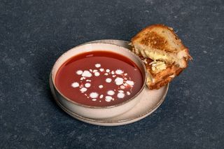 Supă cremă de roșii (vegetarian)